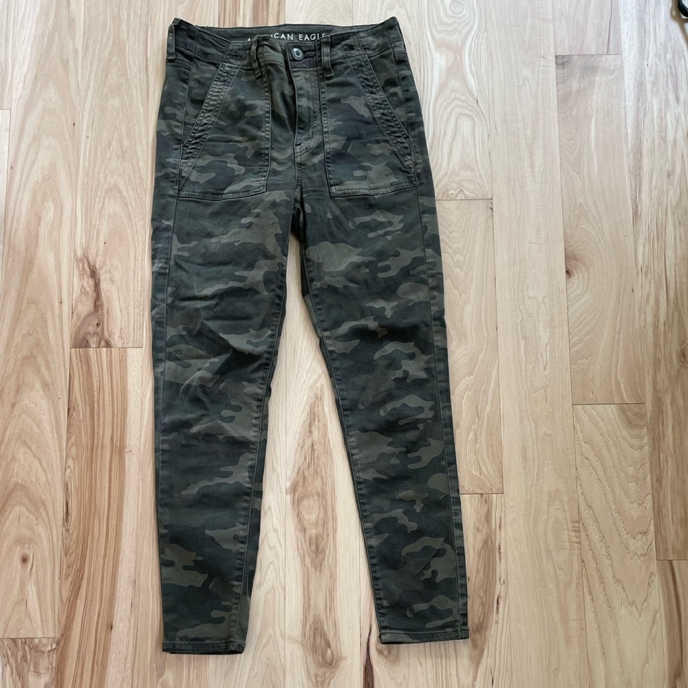Cropped camo stretchy jeans